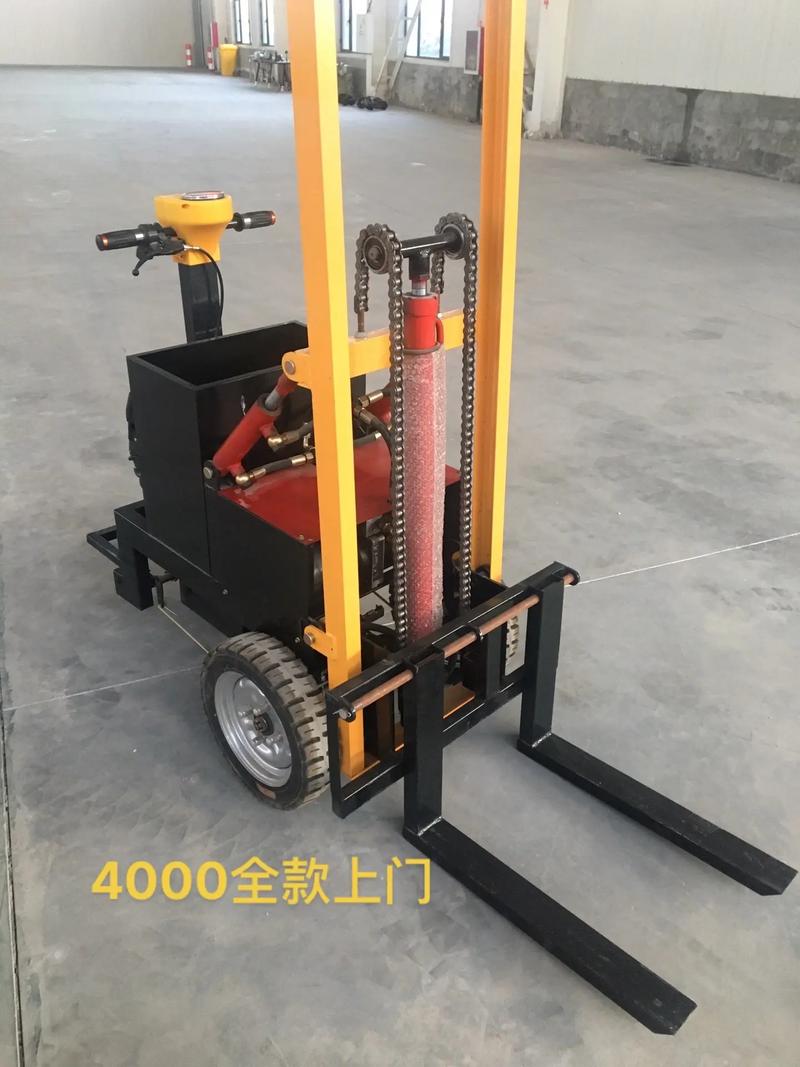 工廠清庫存，小型電動叉車——搬運好幫手